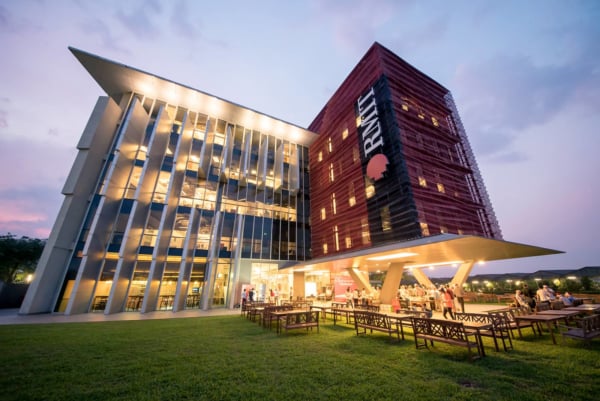 du hoc uc nganh thiet ke do hoa 6